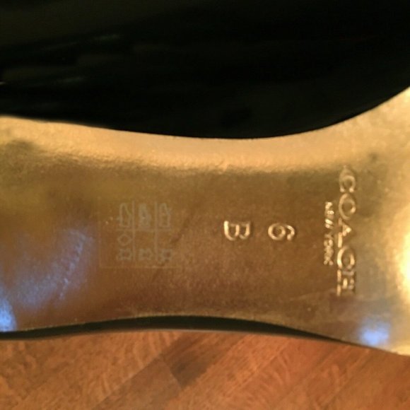 NIB Coach Lawrence Spazzalato Kitten Heels Shoes! Dark Red with Gold Hardware - Picture 3 of 4